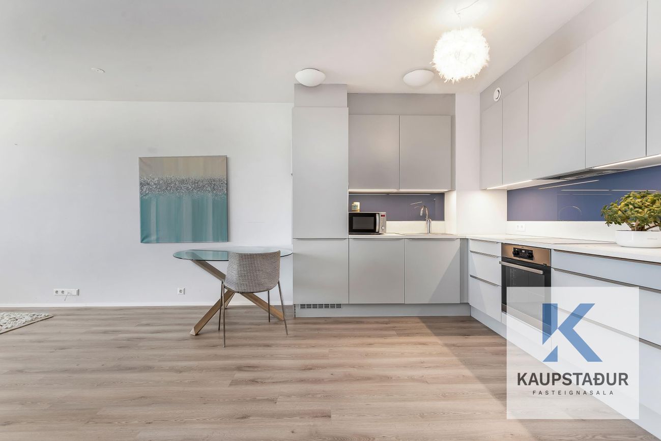 Hafnarbraut 9, 200 Kópavogur