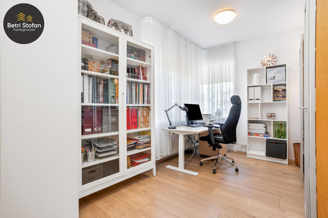 Smyrilshlíð 12, 102 Reykjavík