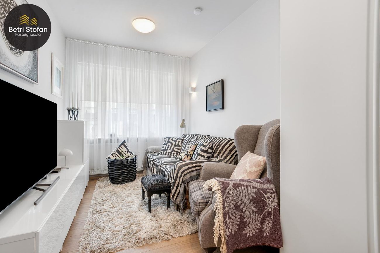 Smyrilshlíð 12, 102 Reykjavík