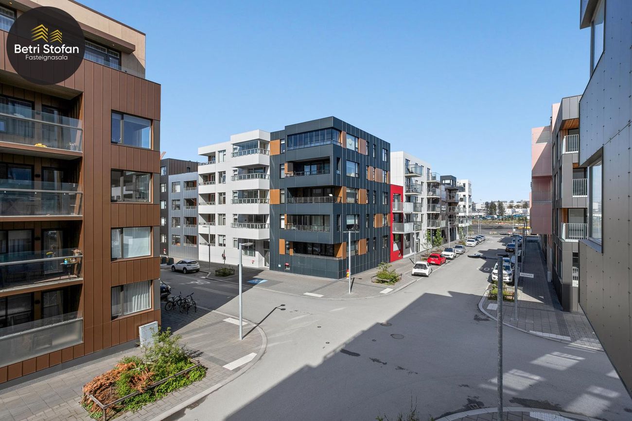 Smyrilshlíð 12, 102 Reykjavík
