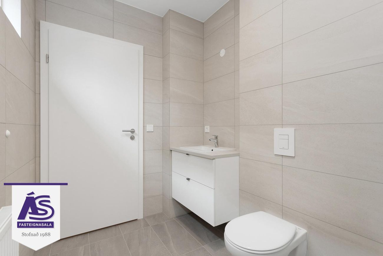 Áshamar 24 - 0305, 221 Hafnarfjörður