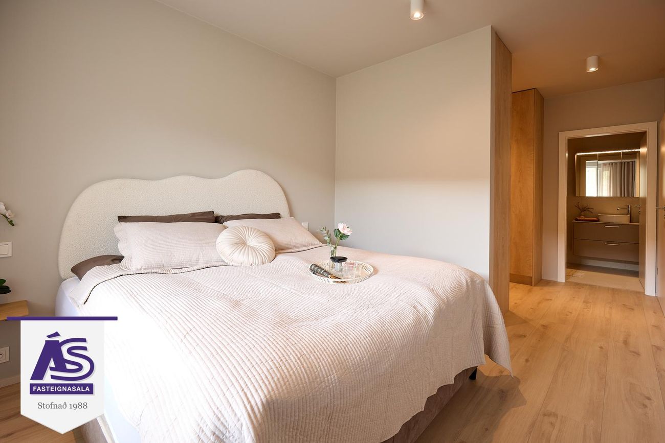 Baughamar 7, 221 Hafnarfjörður