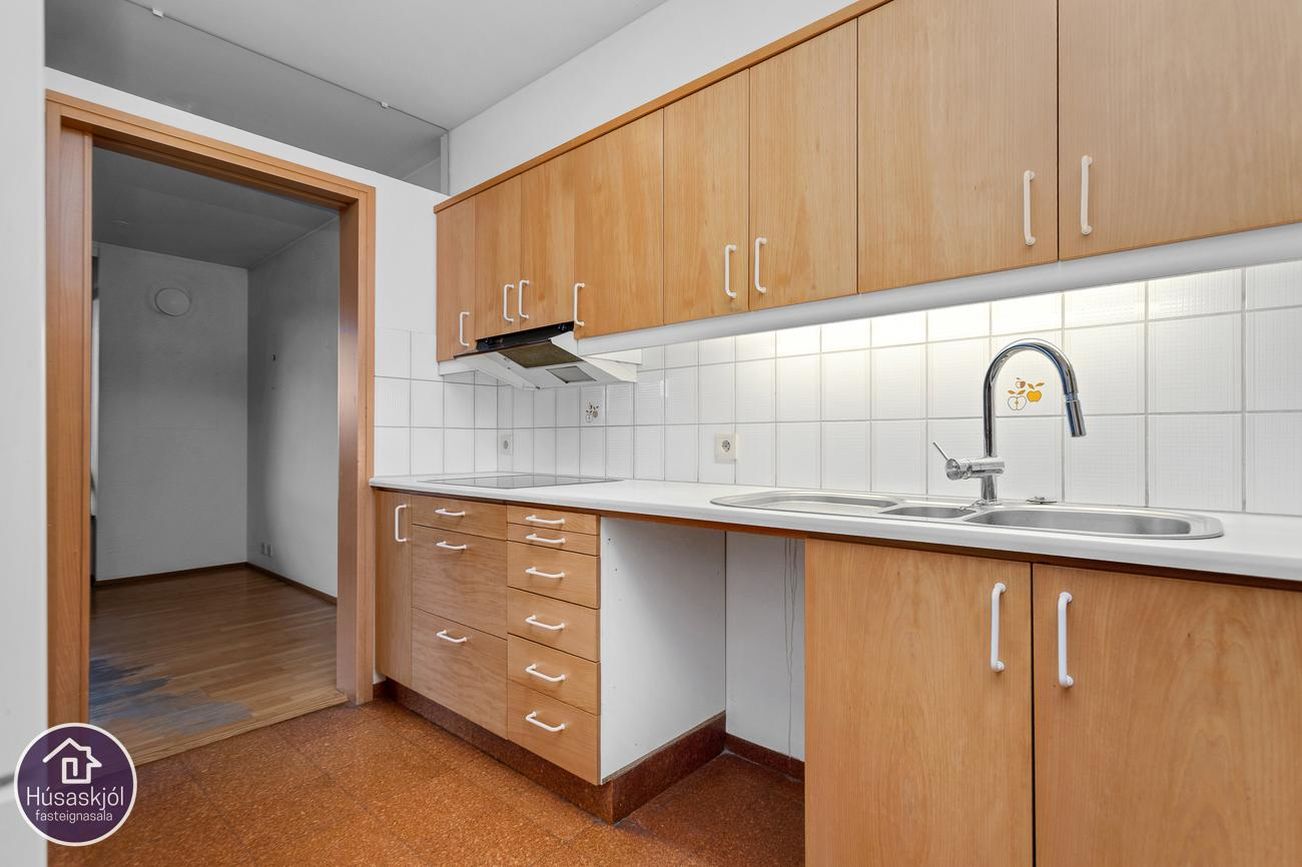 Miðleiti 7 - 0402, 103 Reykjavík