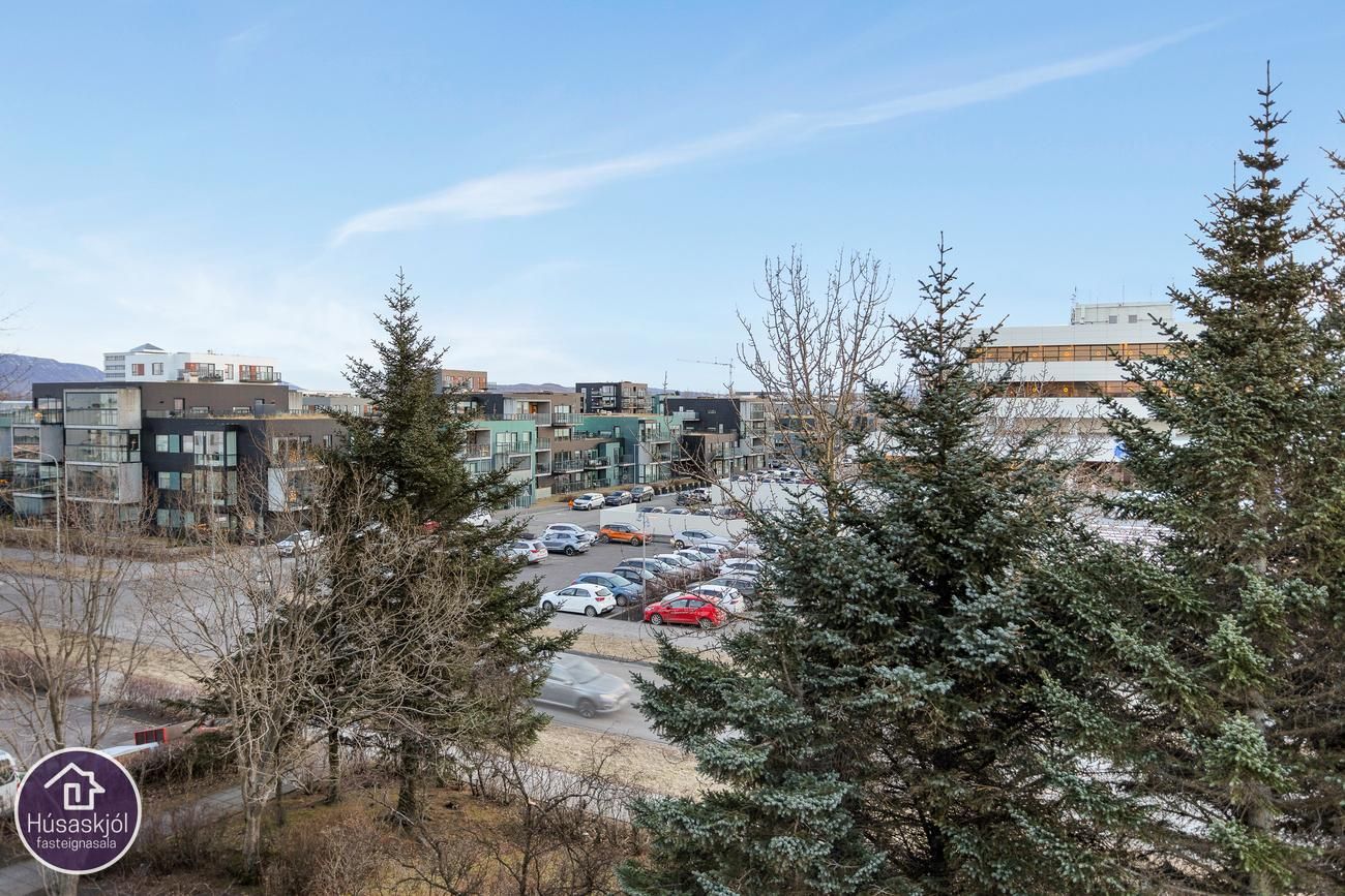 Miðleiti 7 - 0402, 103 Reykjavík