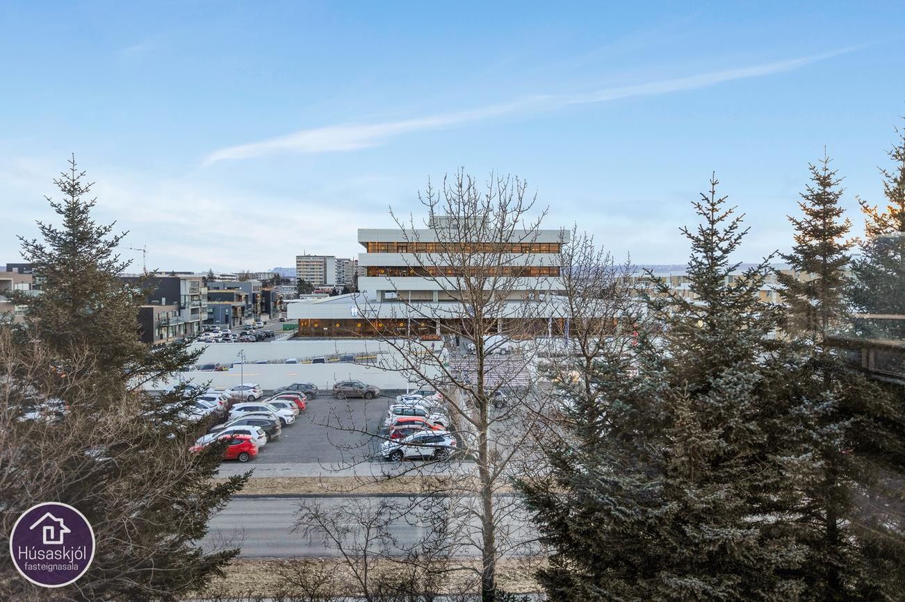 Miðleiti 7 - 0402, 103 Reykjavík