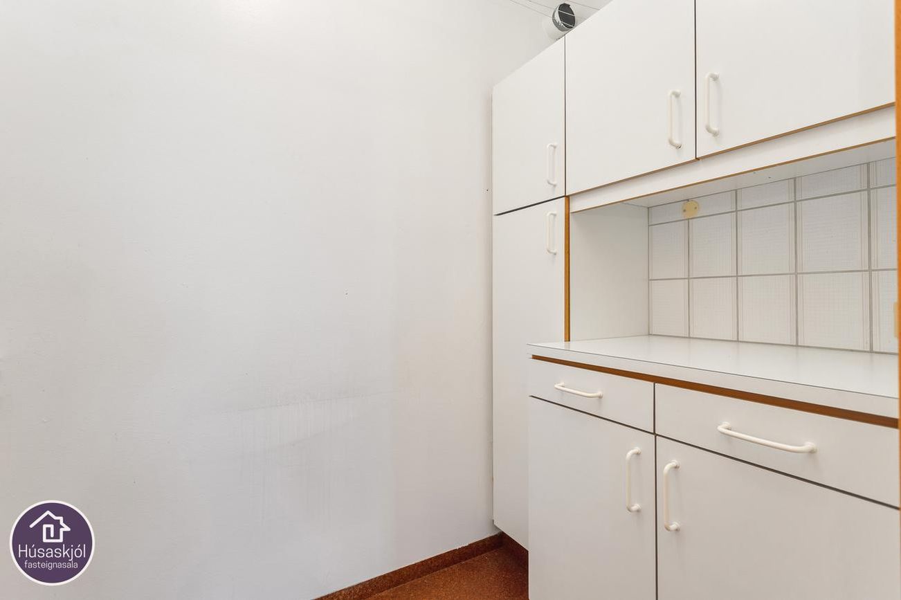 Miðleiti 7 - 0402, 103 Reykjavík