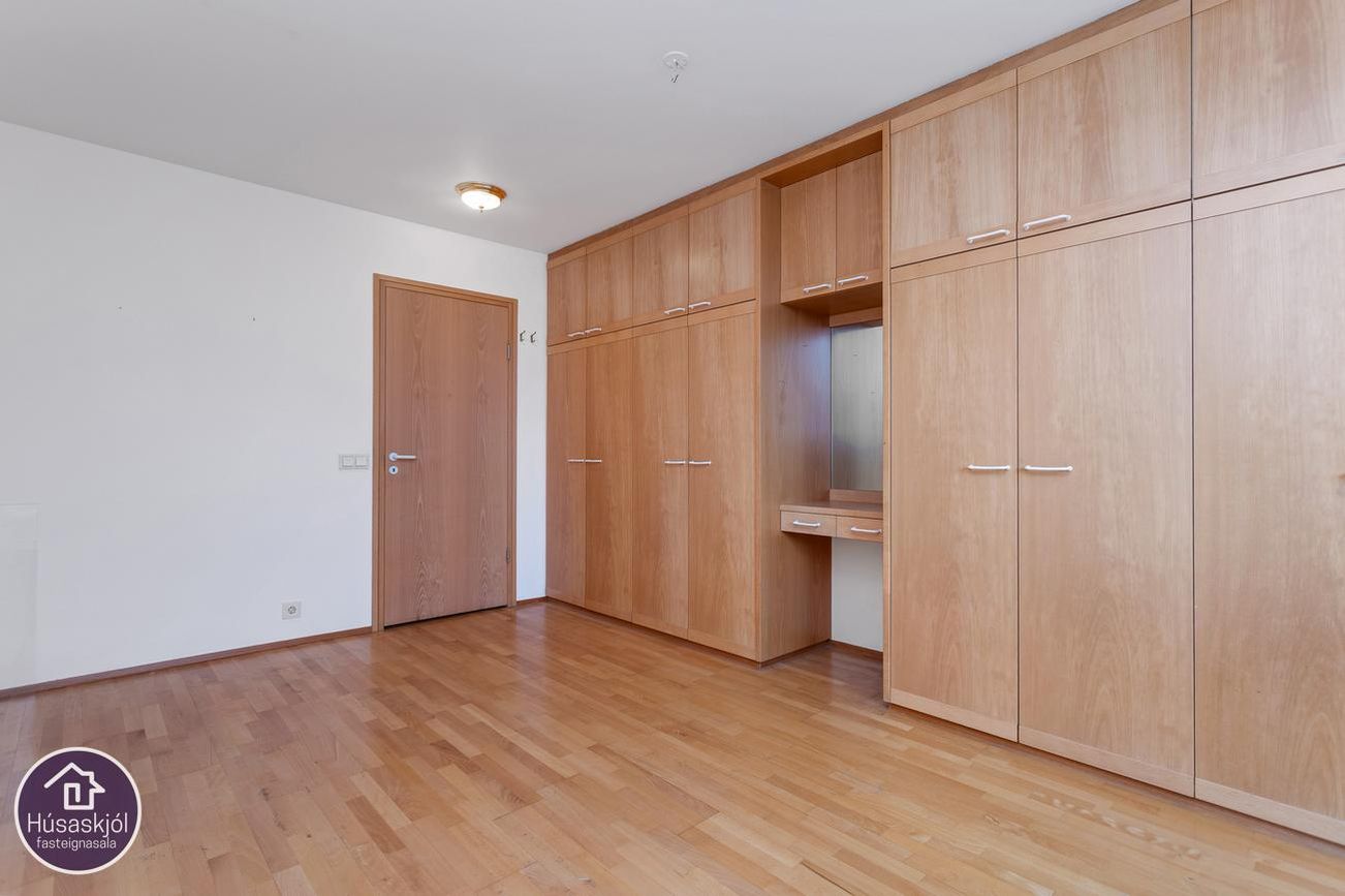 Miðleiti 7 - 0402, 103 Reykjavík