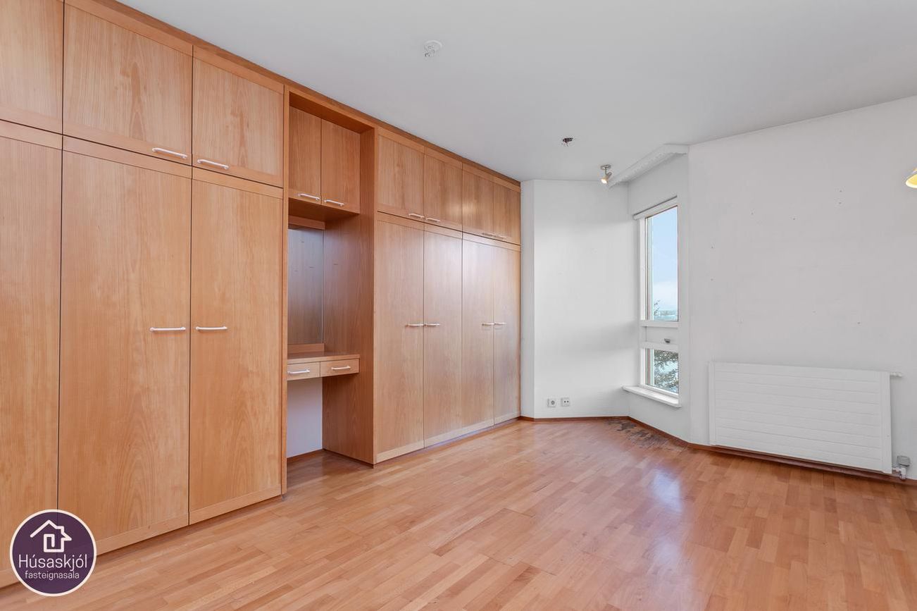 Miðleiti 7 - 0402, 103 Reykjavík