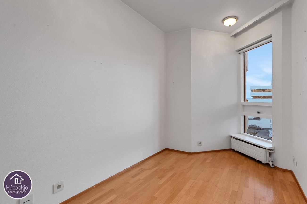 Miðleiti 7 - 0402, 103 Reykjavík