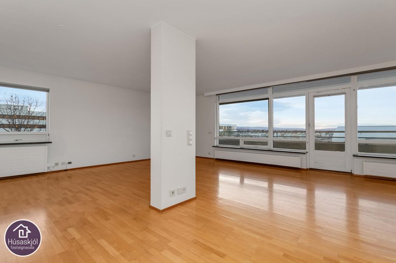 Miðleiti 7 - 0402, 103 Reykjavík