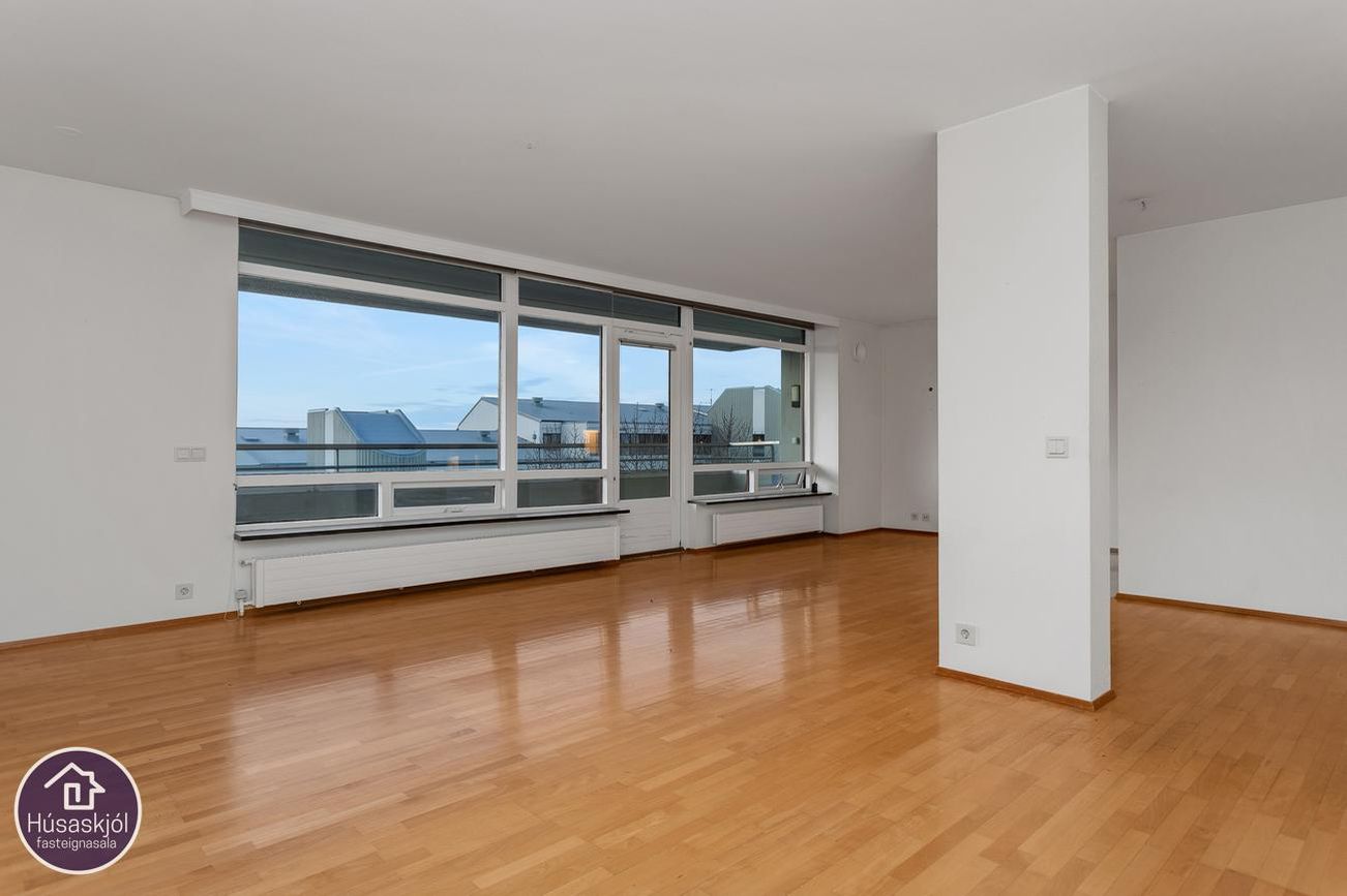 Miðleiti 7 - 0402, 103 Reykjavík