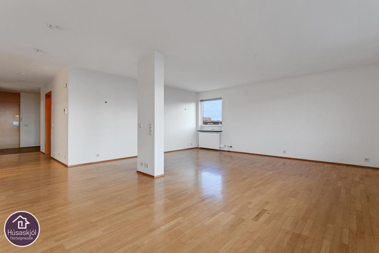 Miðleiti 7 - 0402, 103 Reykjavík