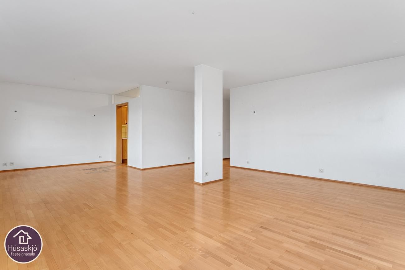 Miðleiti 7 - 0402, 103 Reykjavík