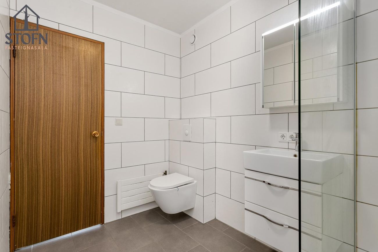 Asparfell 8, 111 Reykjavík