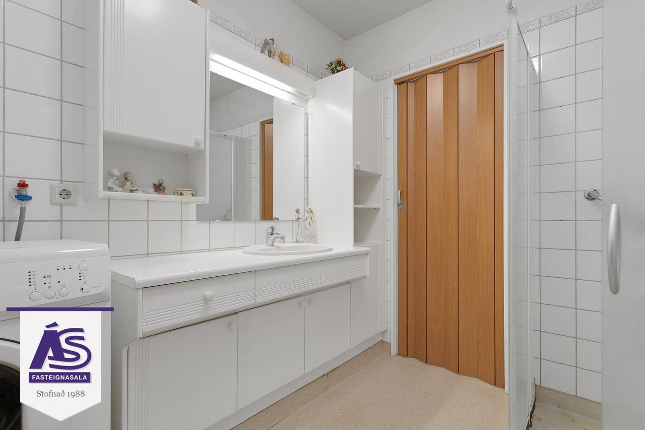 Hjallabraut 33, 220 Hafnarfjörður