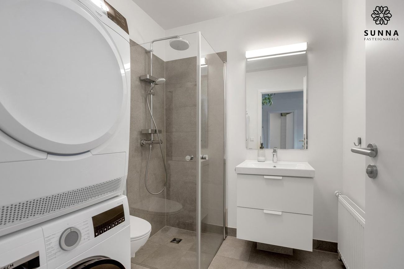 Jöfursbás 11B, 112 Reykjavík