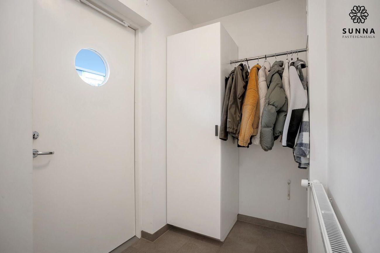 Jöfursbás 11B, 112 Reykjavík