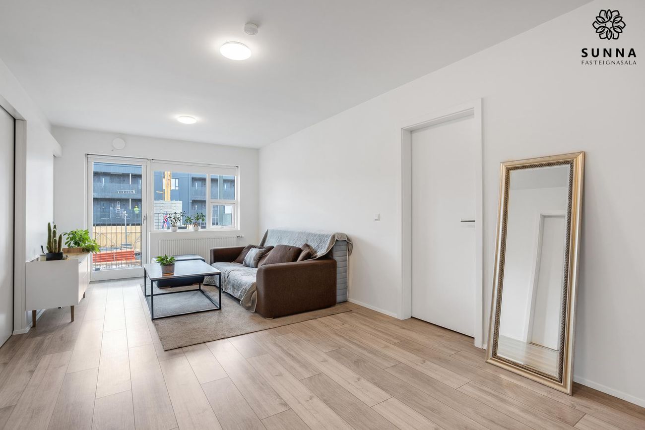 Jöfursbás 11B, 112 Reykjavík