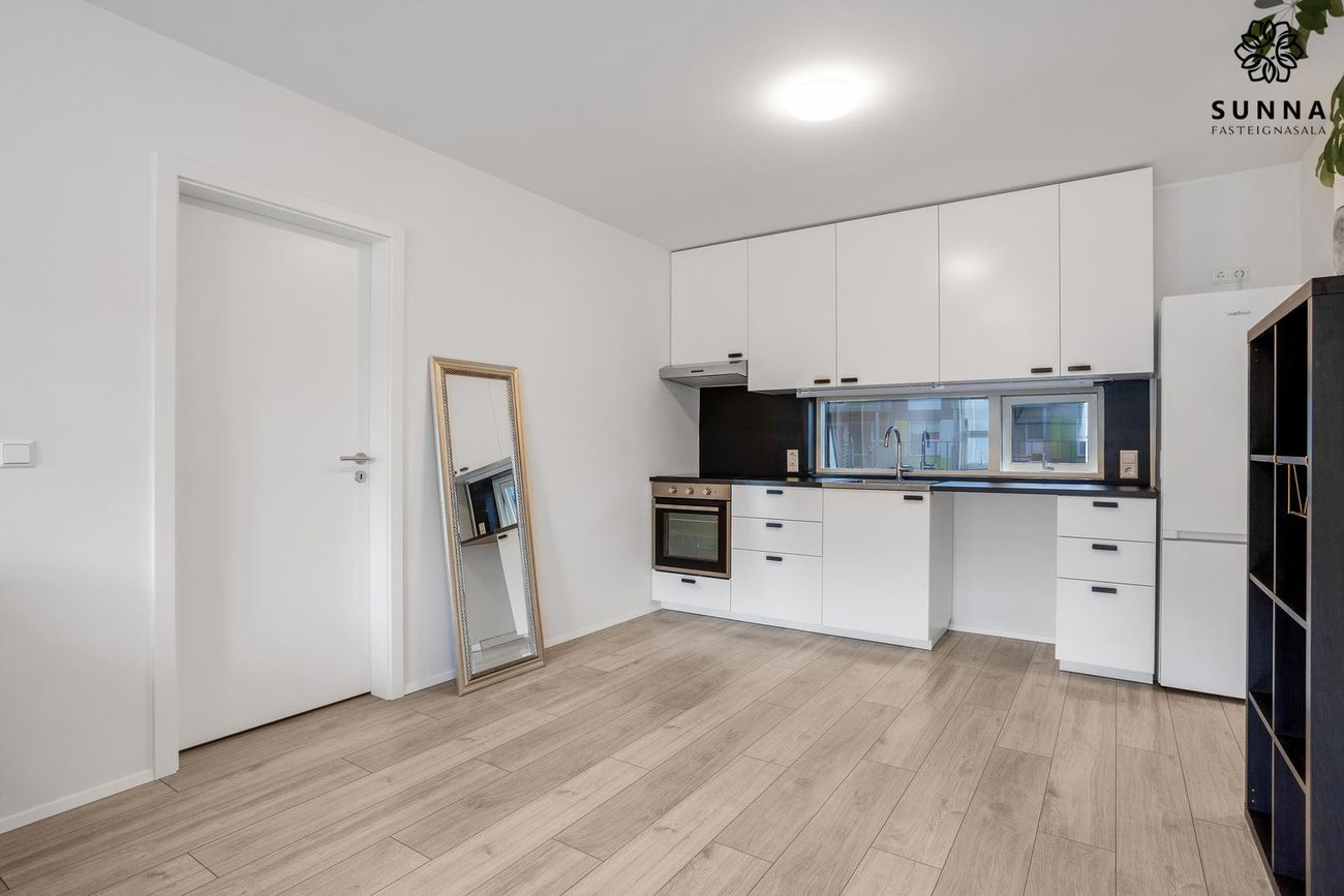 Jöfursbás 11B, 112 Reykjavík