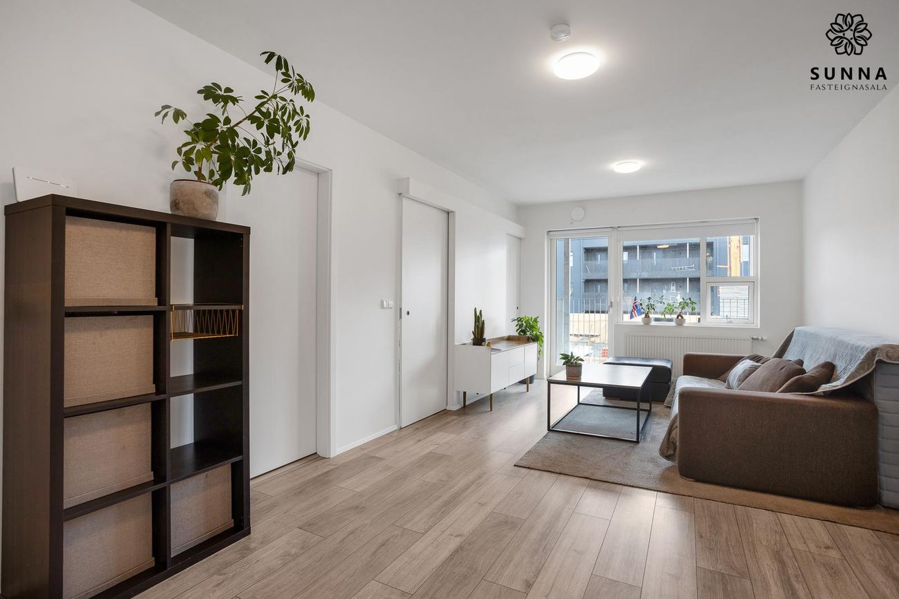 Jöfursbás 11B, 112 Reykjavík