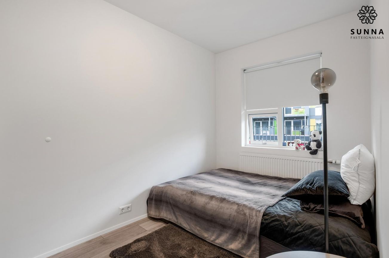 Jöfursbás 11B, 112 Reykjavík