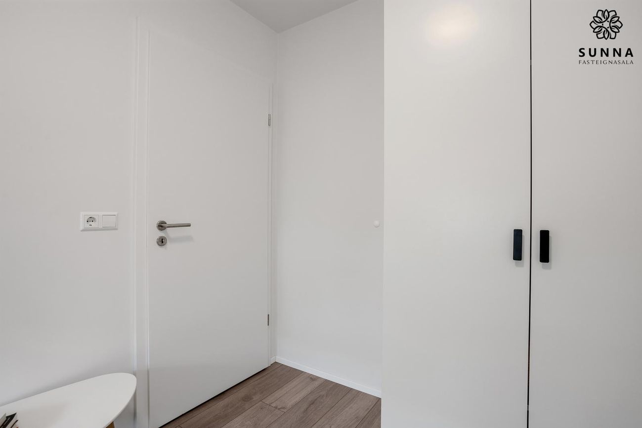 Jöfursbás 11B, 112 Reykjavík