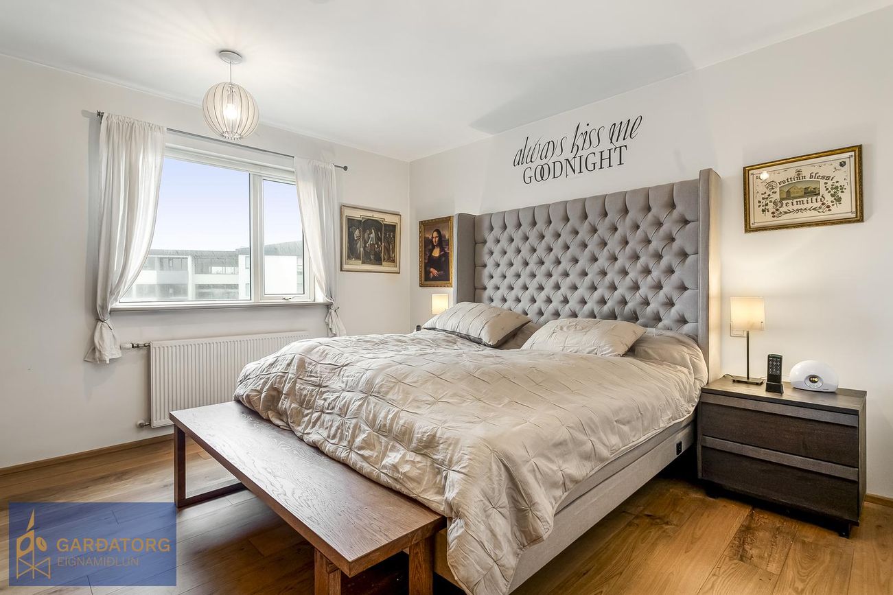 Flatahraun 1, 220 Hafnarfjörður