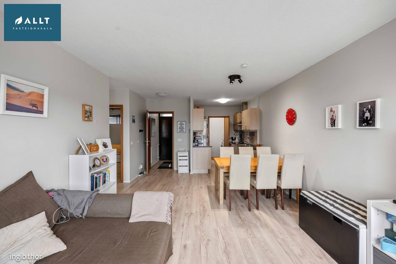 Mávabraut 9, 230 Reykjanesbær