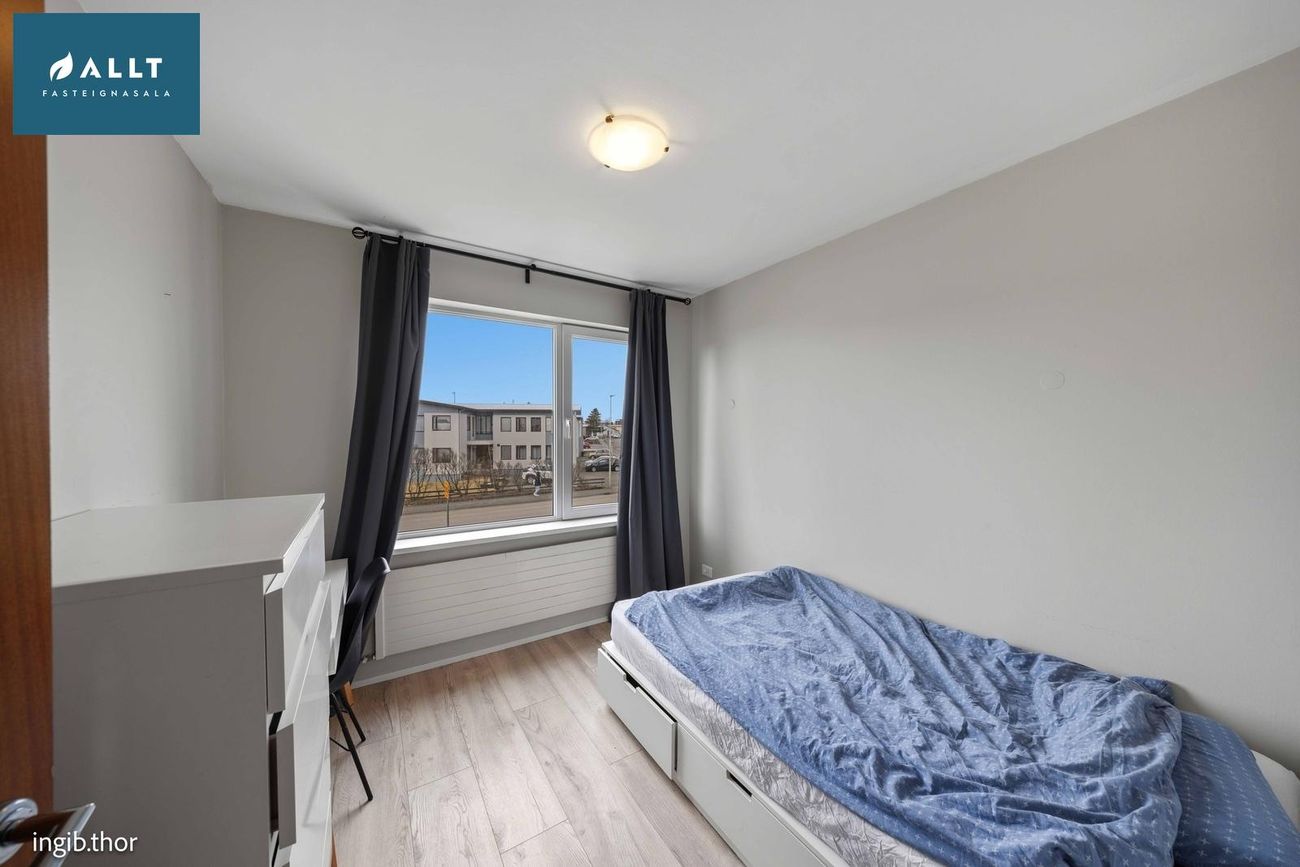 Mávabraut 9, 230 Reykjanesbær
