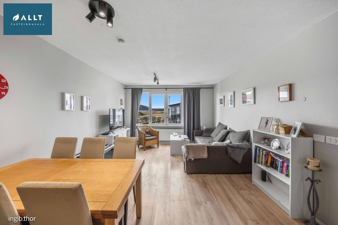 Mávabraut 9, 230 Reykjanesbær