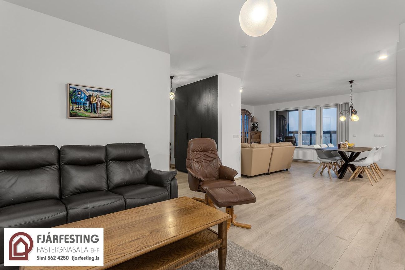 Dugguvogur 8, 104 Reykjavík
