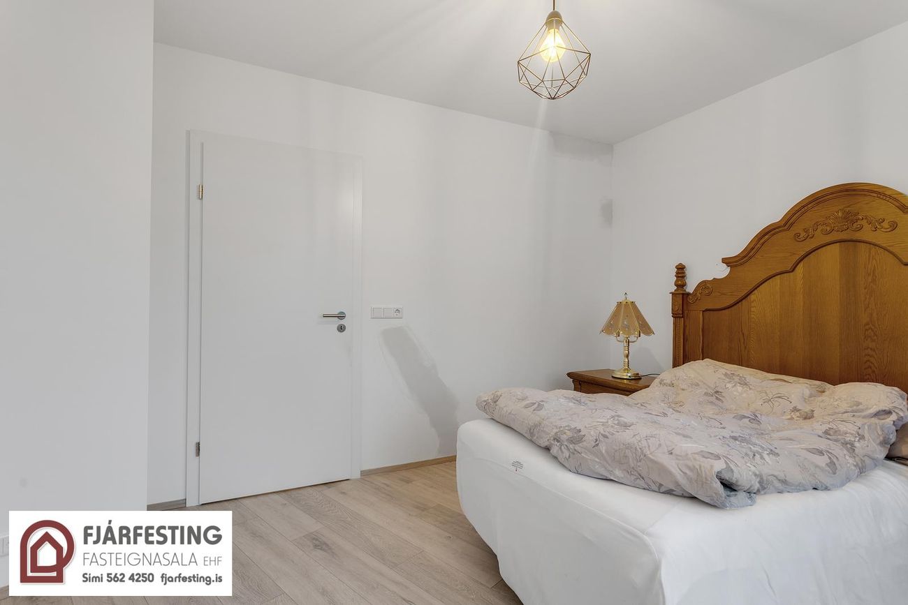 Dugguvogur 8, 104 Reykjavík