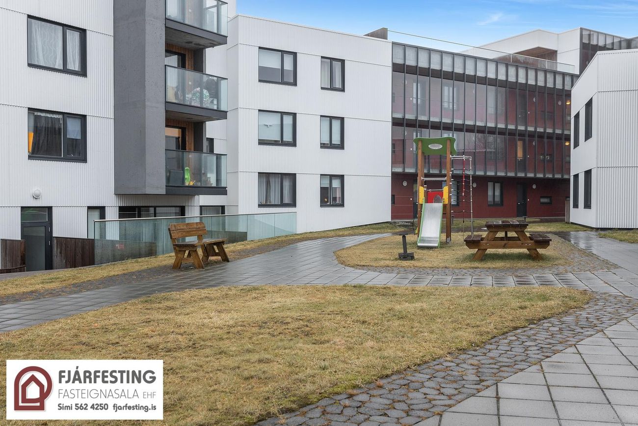 Dugguvogur 8, 104 Reykjavík