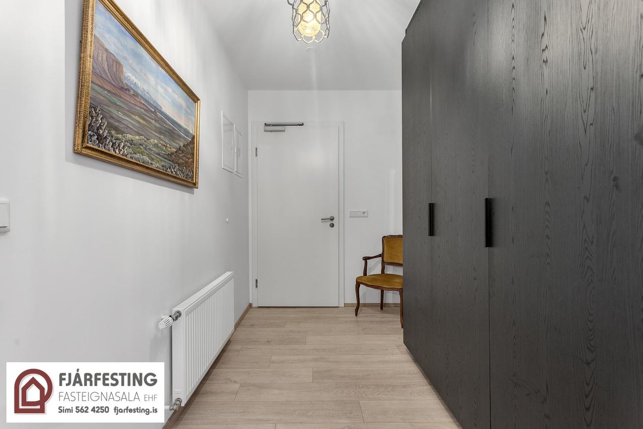 Dugguvogur 8, 104 Reykjavík