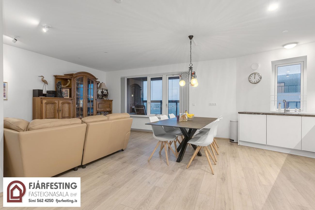 Dugguvogur 8, 104 Reykjavík