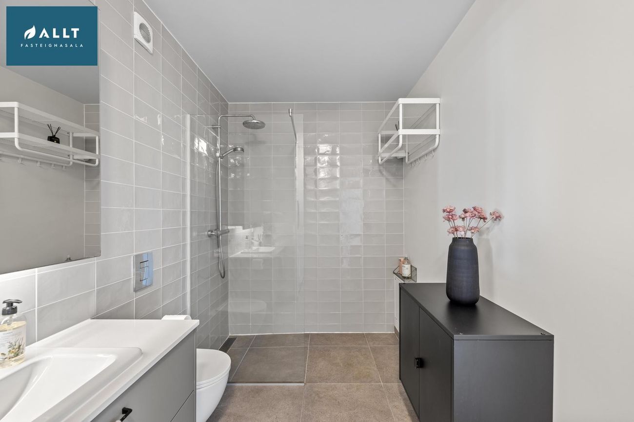 Dalsbraut 22, 260 Reykjanesbær