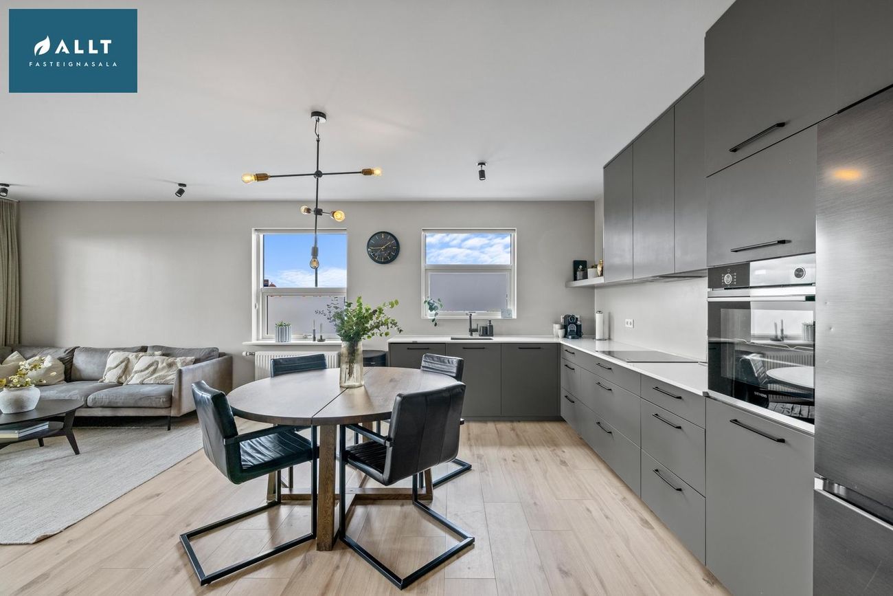 Dalsbraut 22, 260 Reykjanesbær