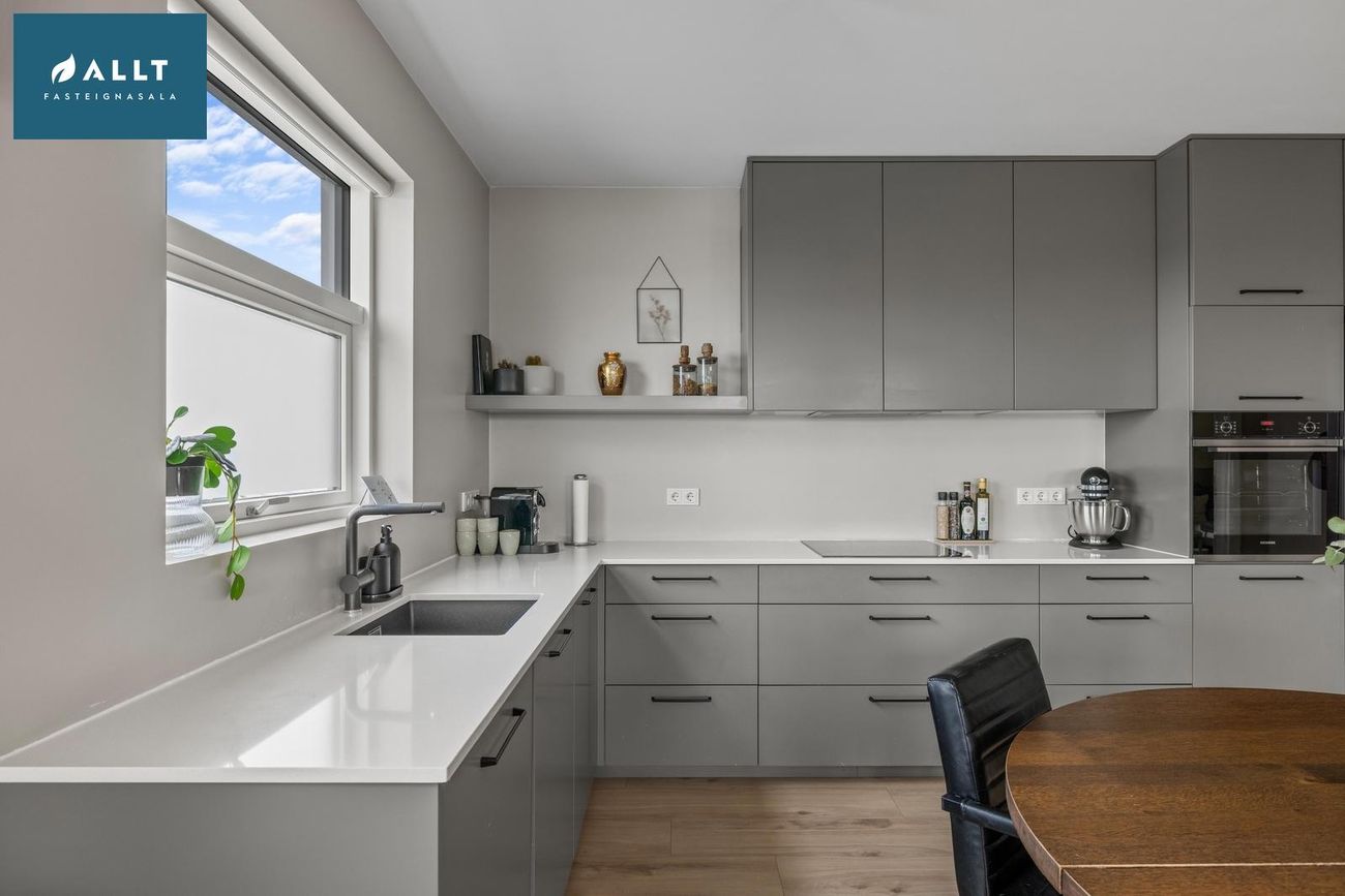 Dalsbraut 22, 260 Reykjanesbær