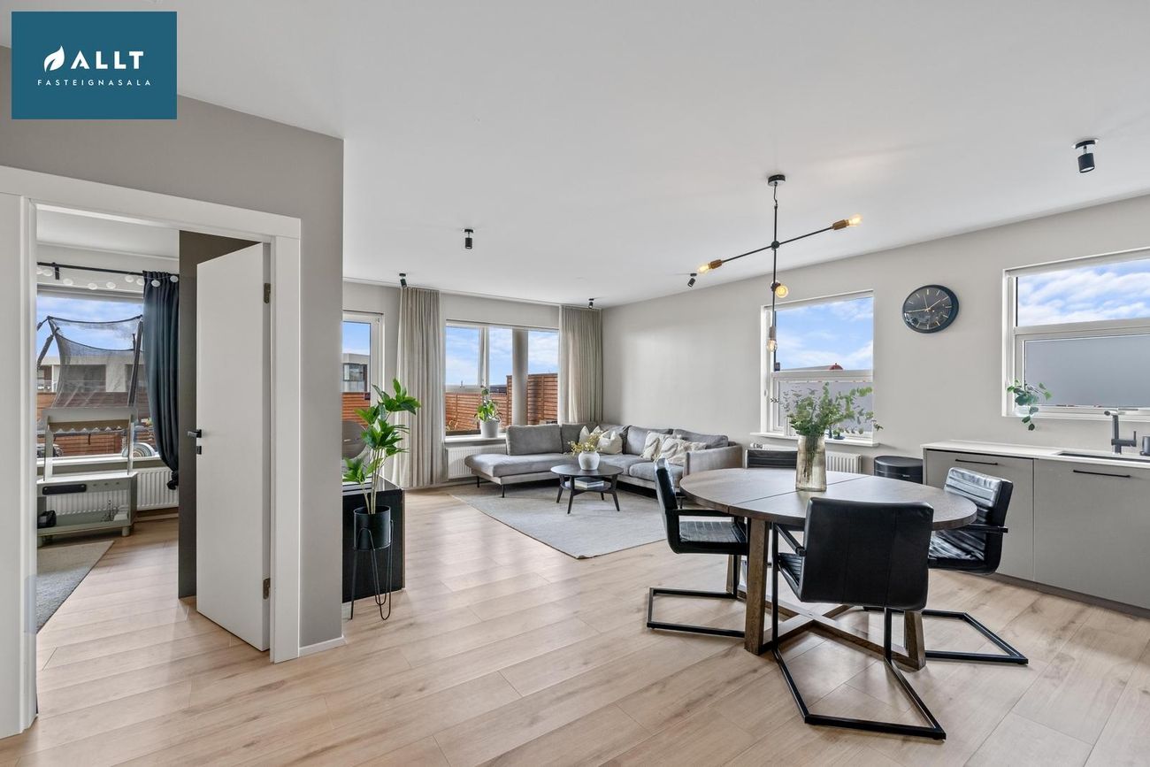 Dalsbraut 22, 260 Reykjanesbær