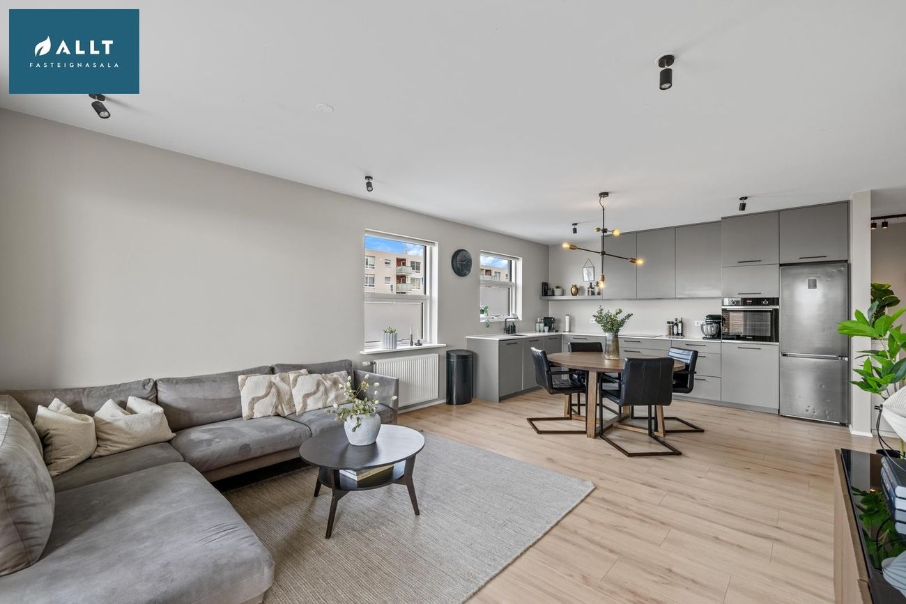 Dalsbraut 22, 260 Reykjanesbær