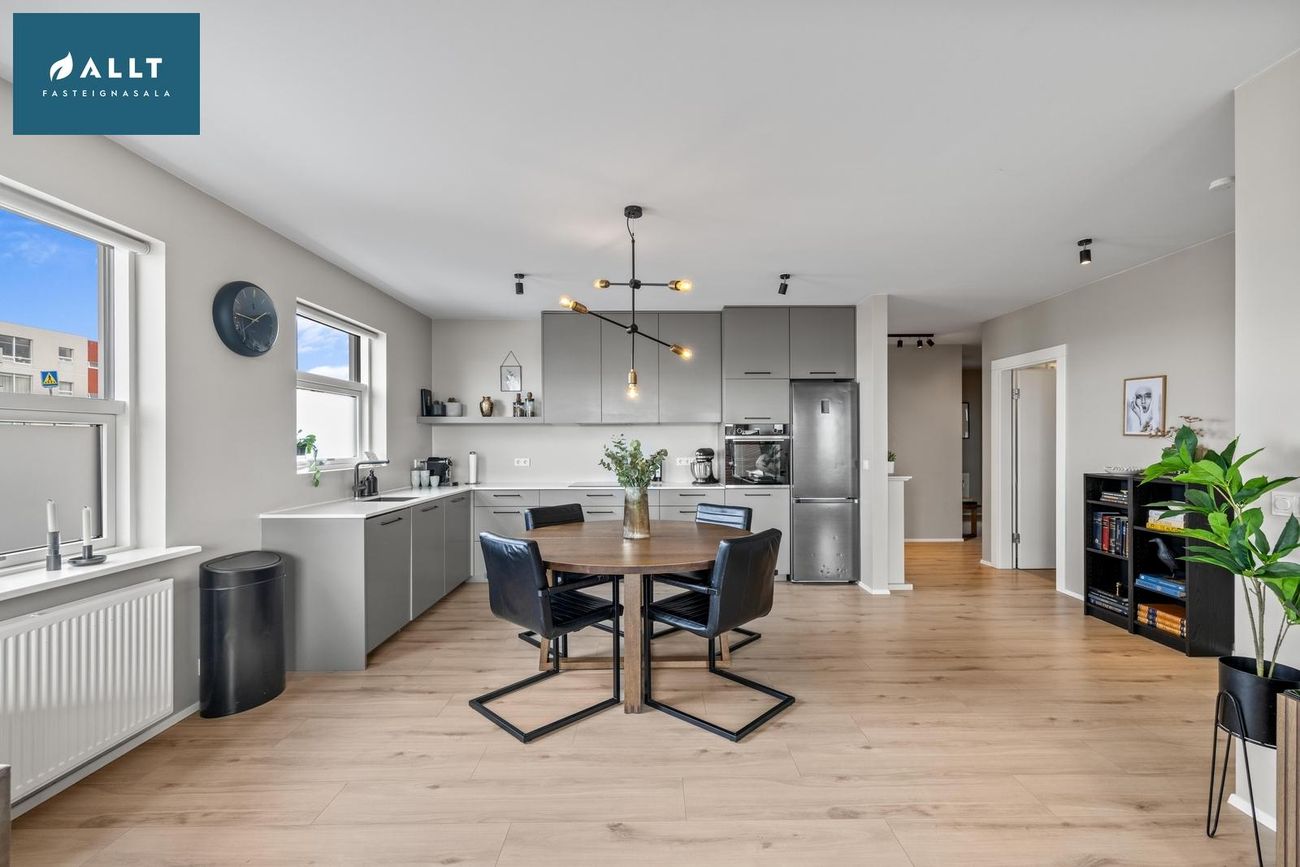 Dalsbraut 22, 260 Reykjanesbær