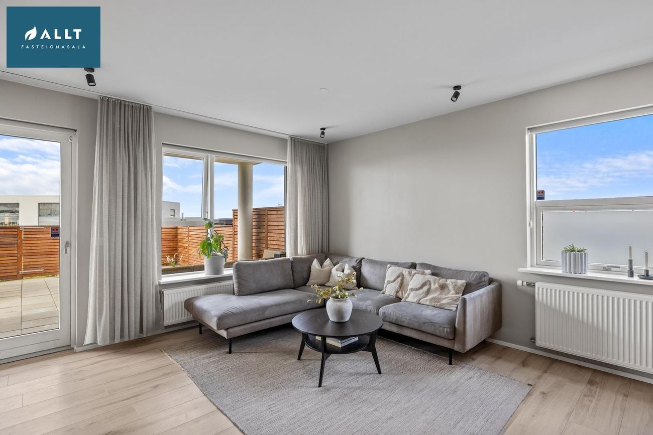 Dalsbraut 22, 260 Reykjanesbær