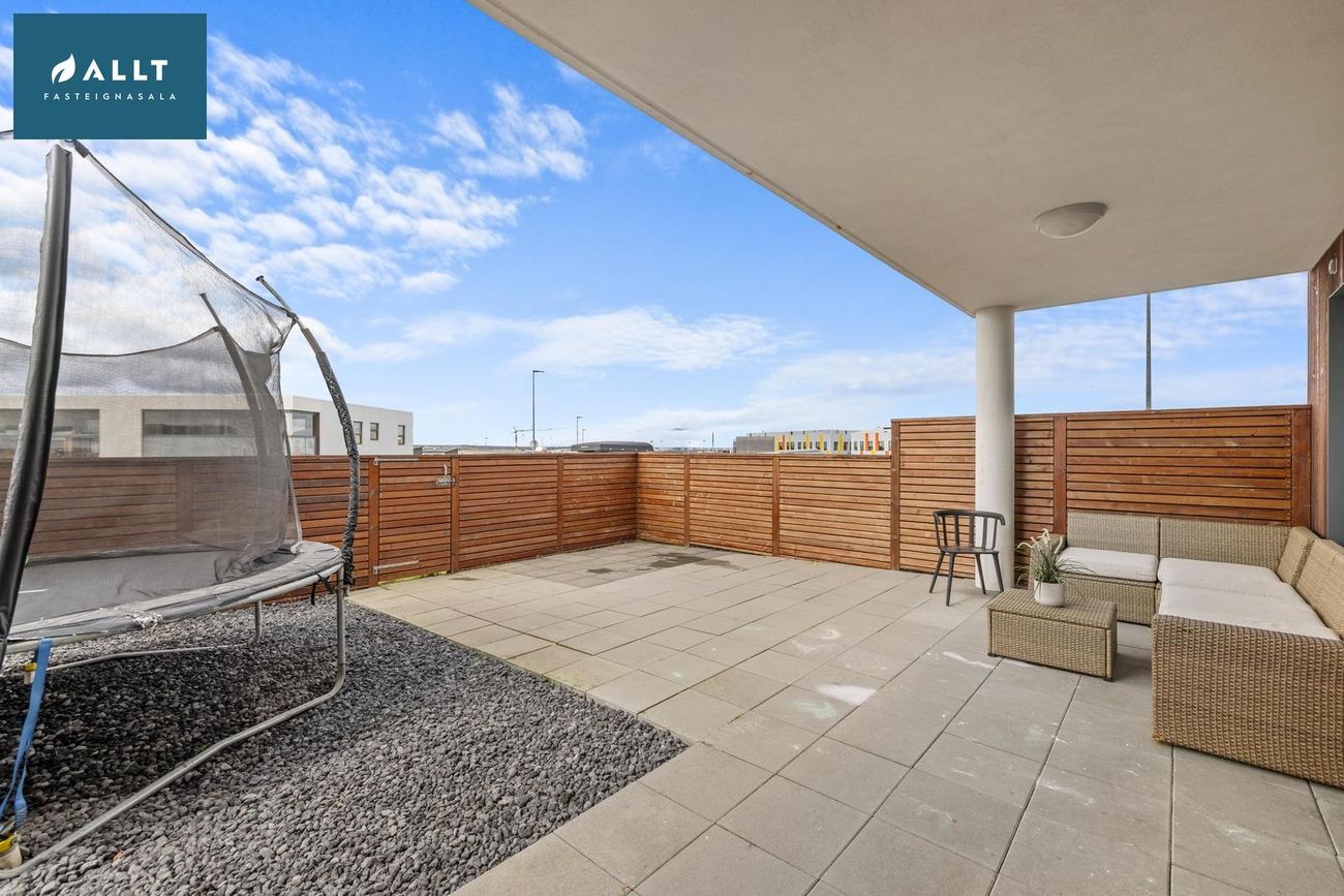 Dalsbraut 22, 260 Reykjanesbær