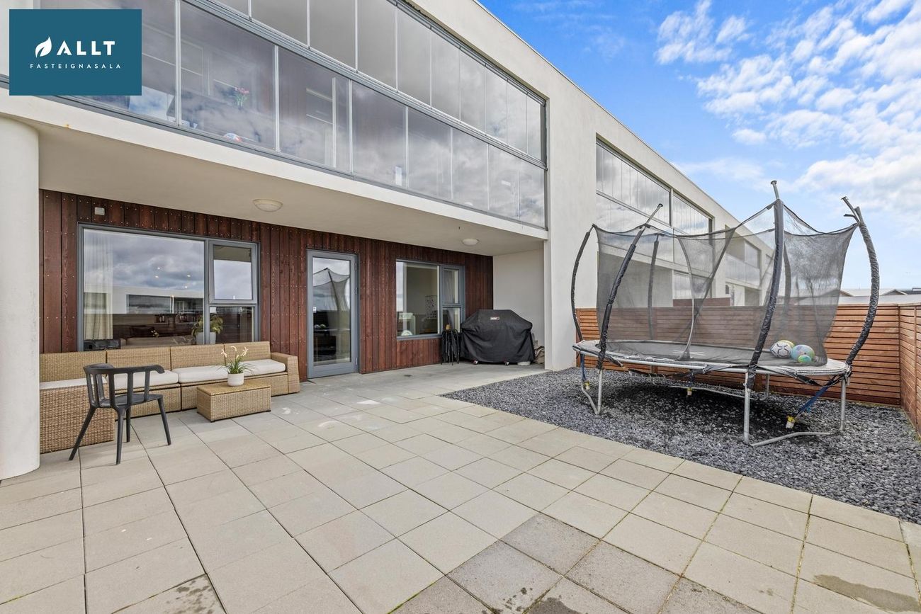 Dalsbraut 22, 260 Reykjanesbær