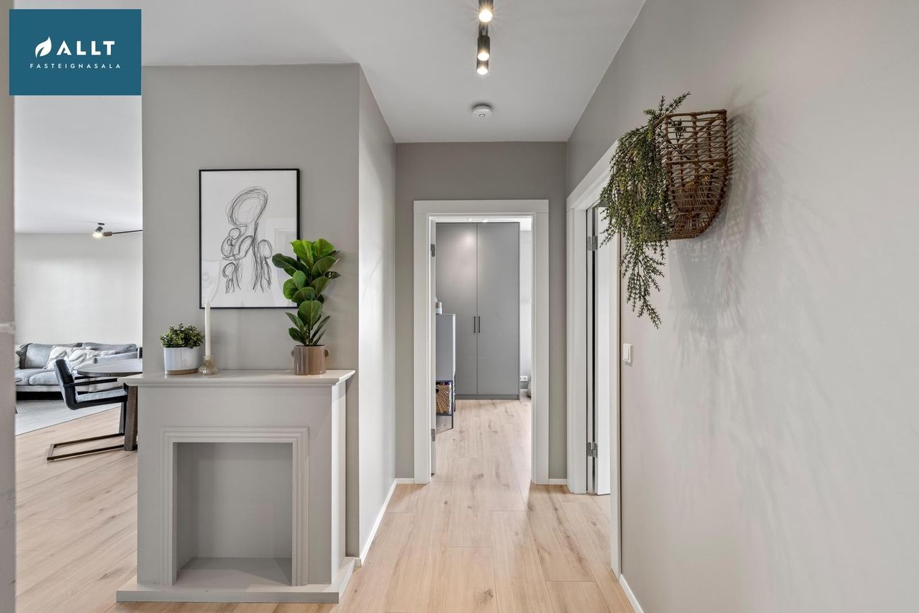 Dalsbraut 22, 260 Reykjanesbær