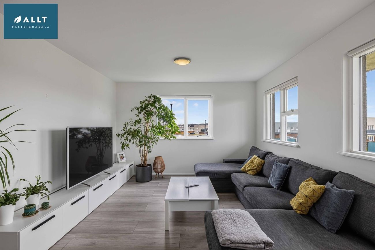 Tjarnabraut 14 - 0208, 260 Reykjanesbær