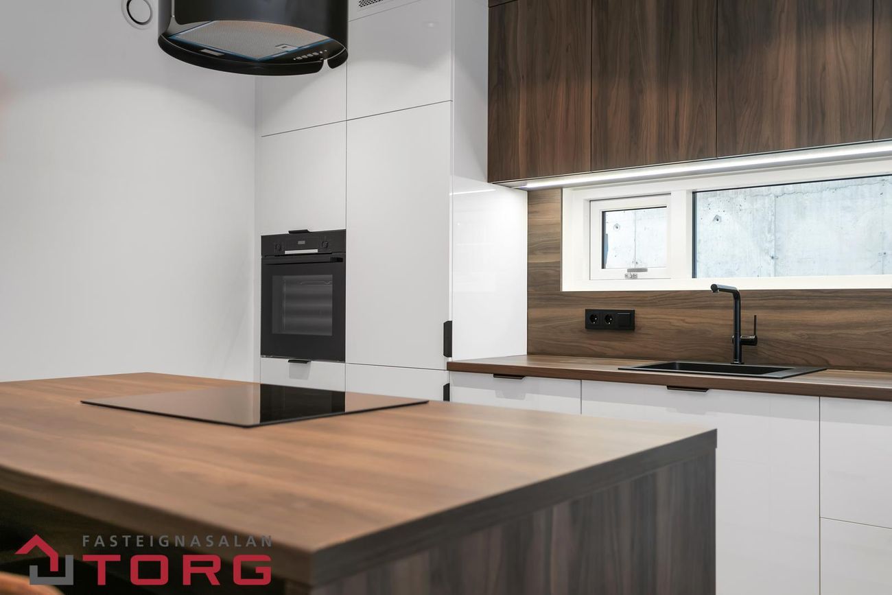 Grensásvegur 1F, 108 Reykjavík