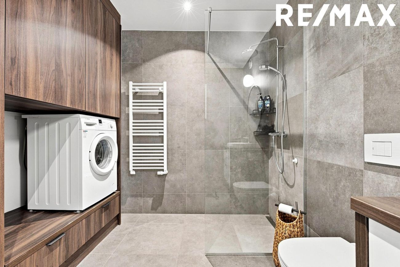 Grensásvegur 1B, 108 Reykjavík