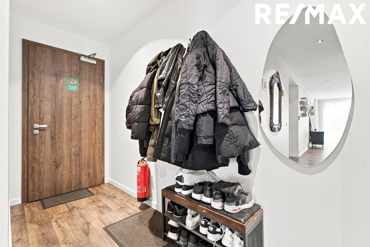 Grensásvegur 1B, 108 Reykjavík