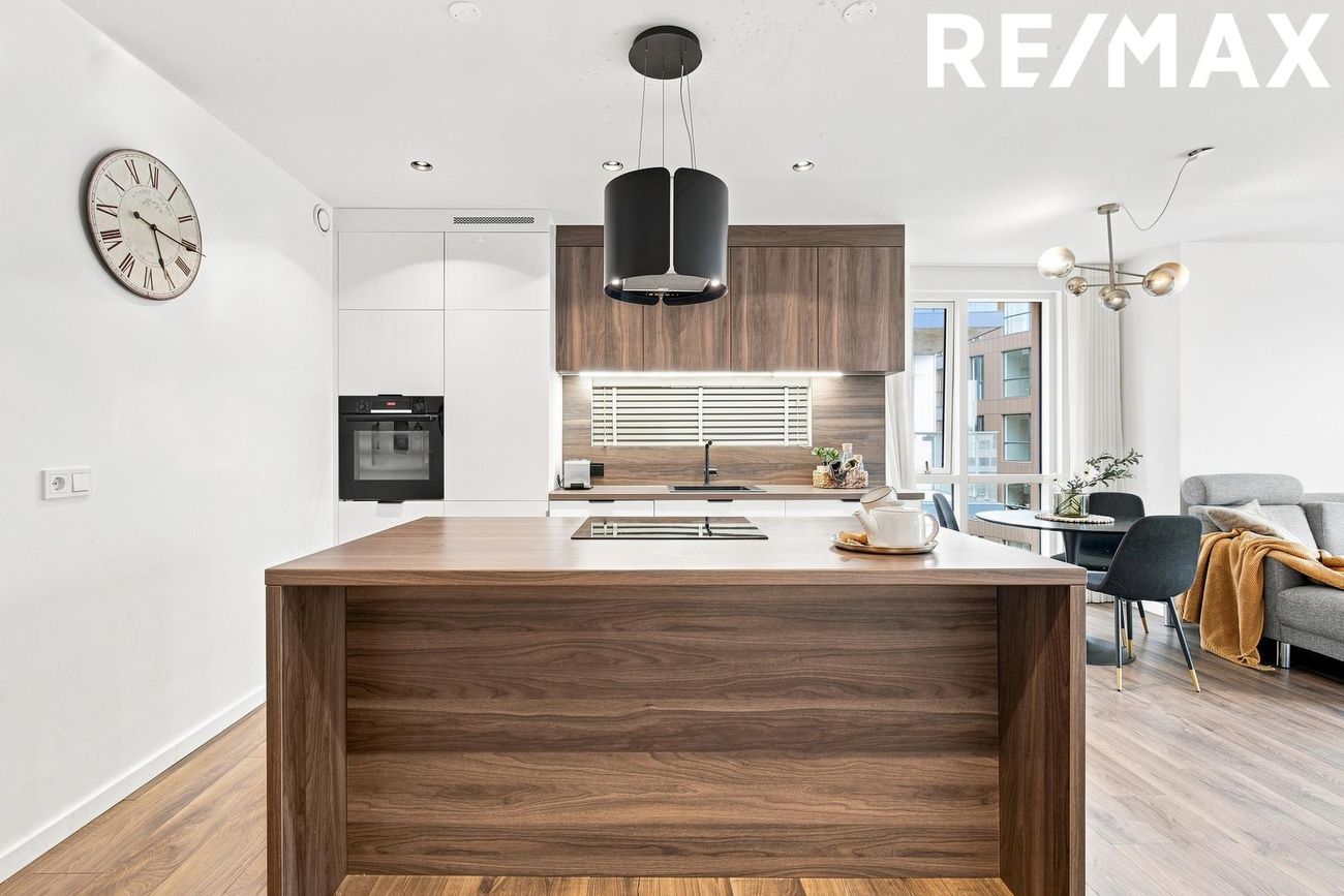 Grensásvegur 1B, 108 Reykjavík